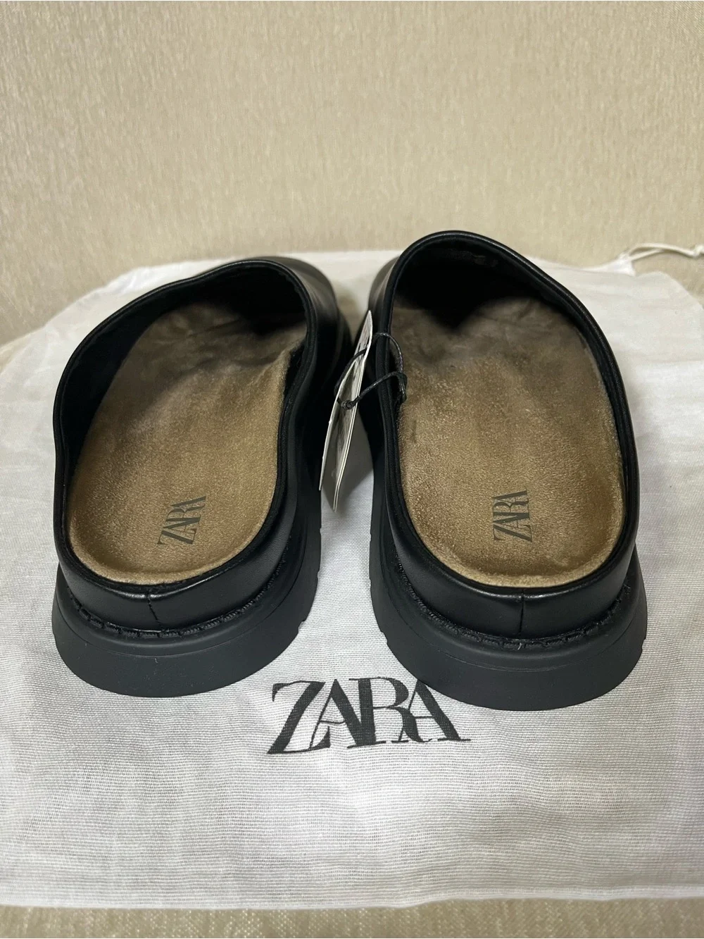 Zara streamlined black